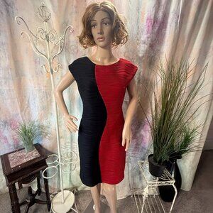 📌Donna Ricco  The Red & Black Dress Makes A Perfect Hourglass Shape